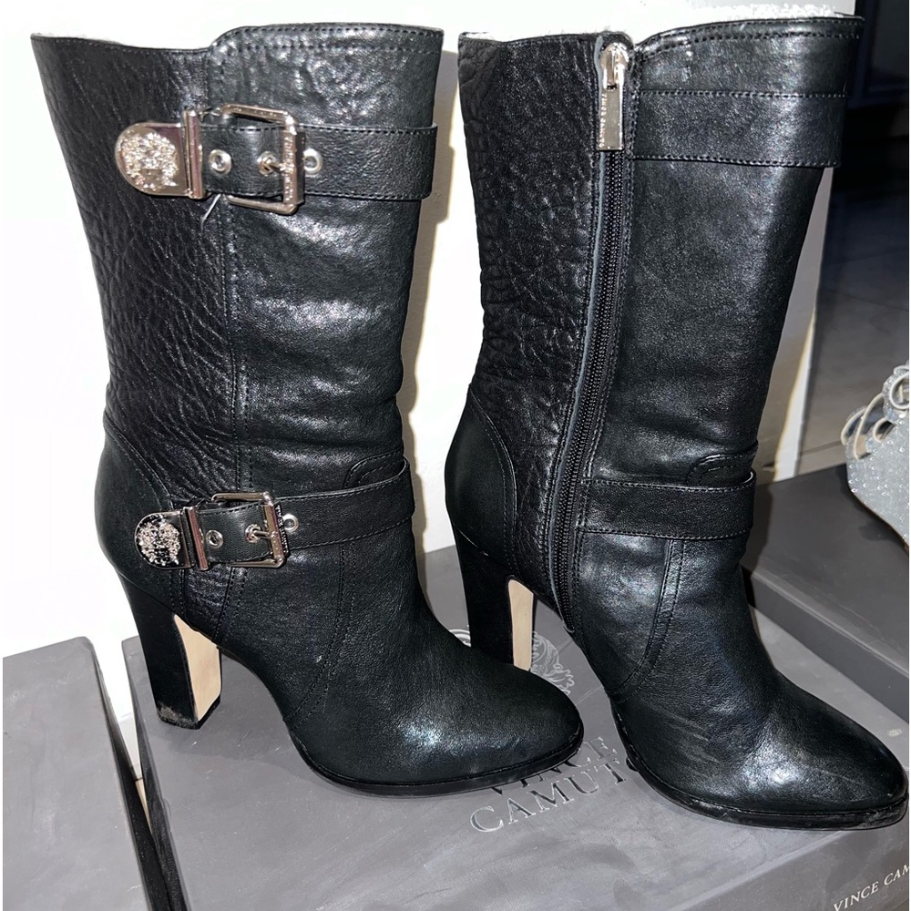 8.5M Black leather Vince Camuto Boats!